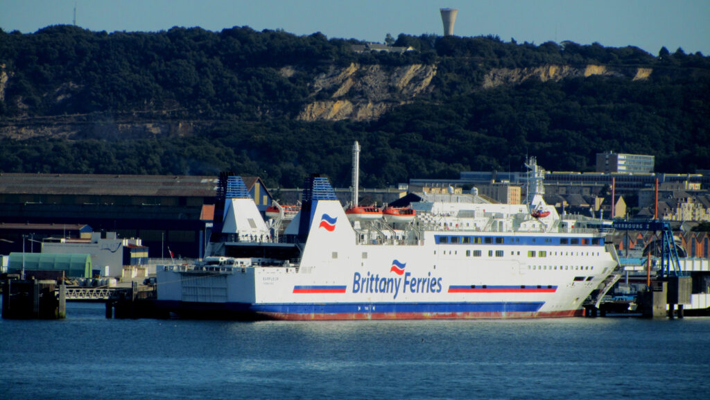 Barfleur amarré à Cherbourg-en-Cotentin