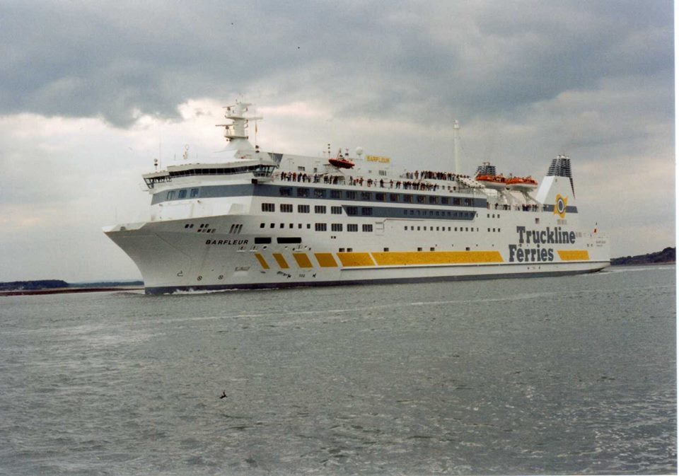 Barfleur dans ses premières années, en livrée Truckline Ferries