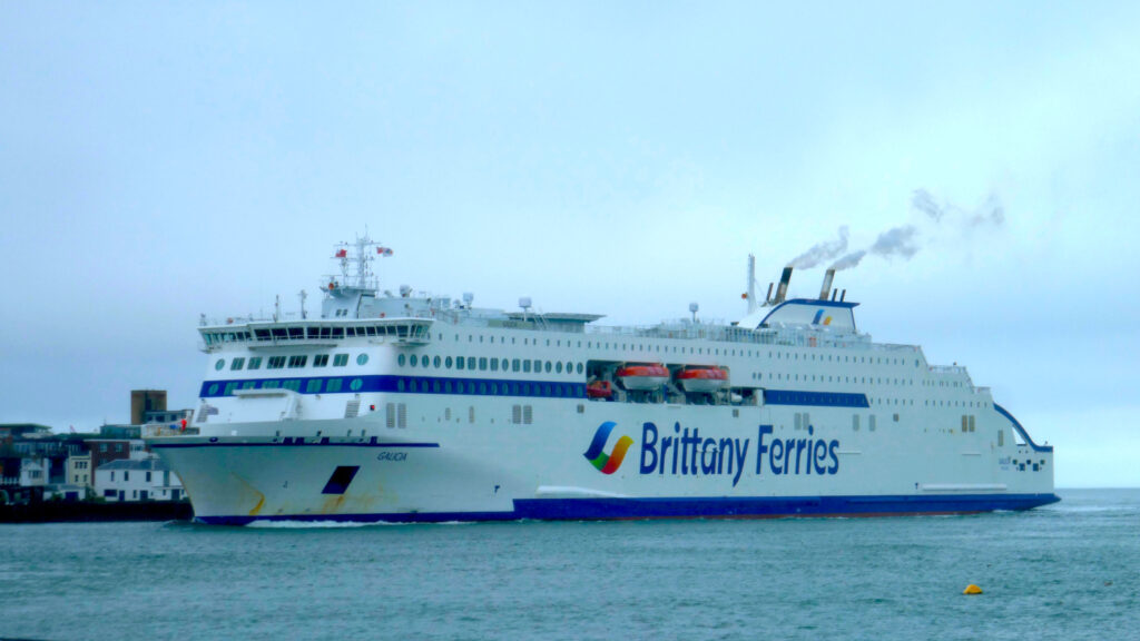 Galicia arrivant au port de Portsmouth