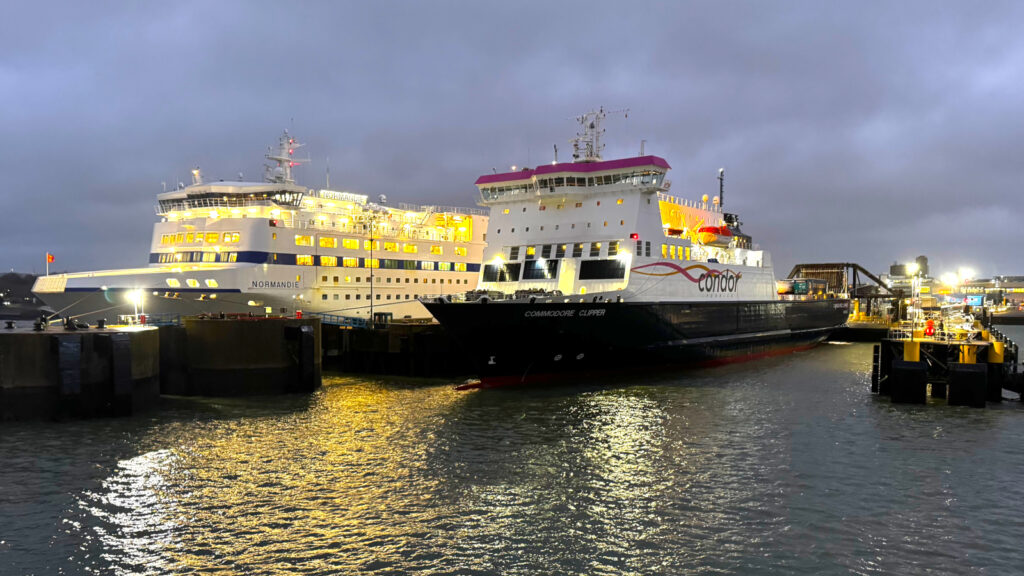 Commodore Clipper amarré à Portsmouth