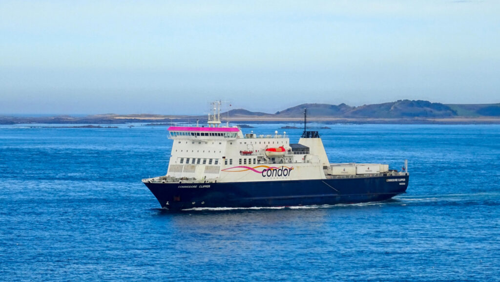 Commodore Clipper arrivant à Saint-Peter Port