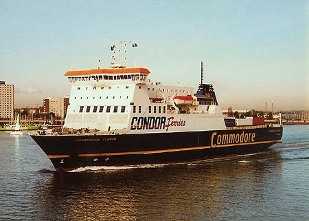 Commodore Clipper quittant Portsmouth