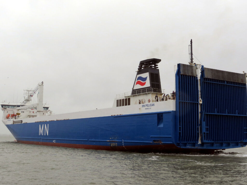 MN Pelican arrivant à Poole, en 2017
