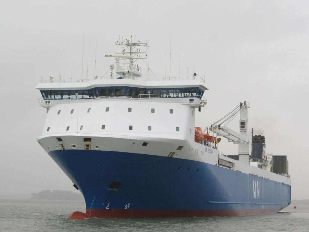 MN Pelican arrivant à Poole, en 2017