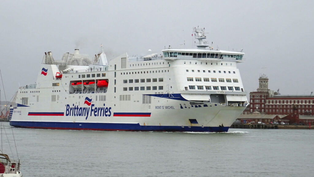 Mont St Michel quittant Portsmouth en direction de Ouistreham