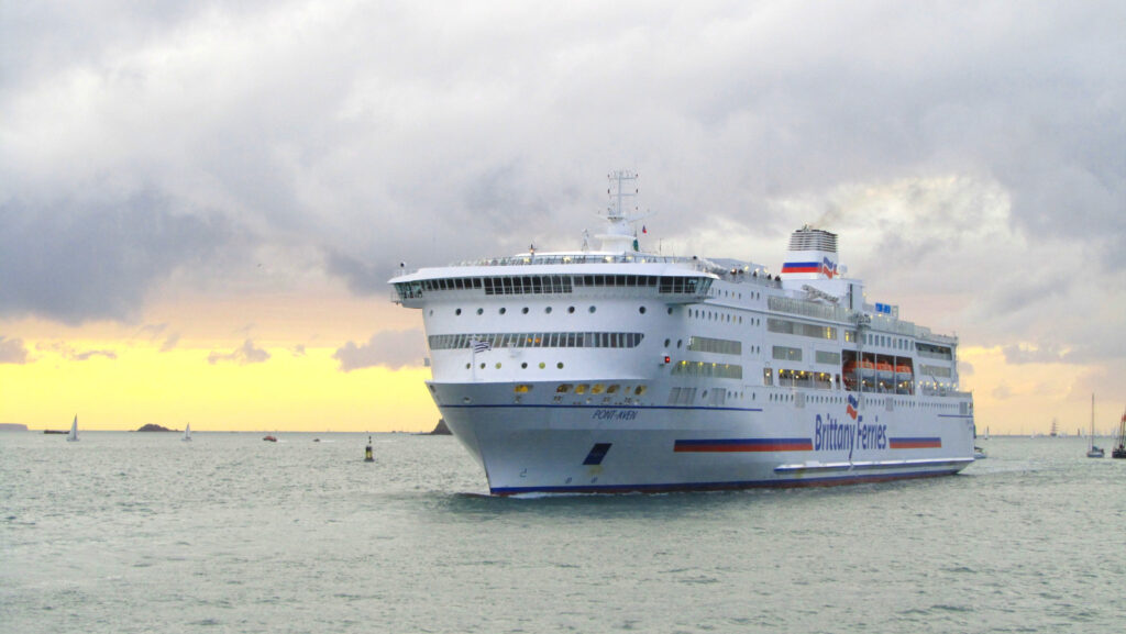 Pont-Aven arrivant à Saint-Malo, après le départ de la Route du Rhum 2014