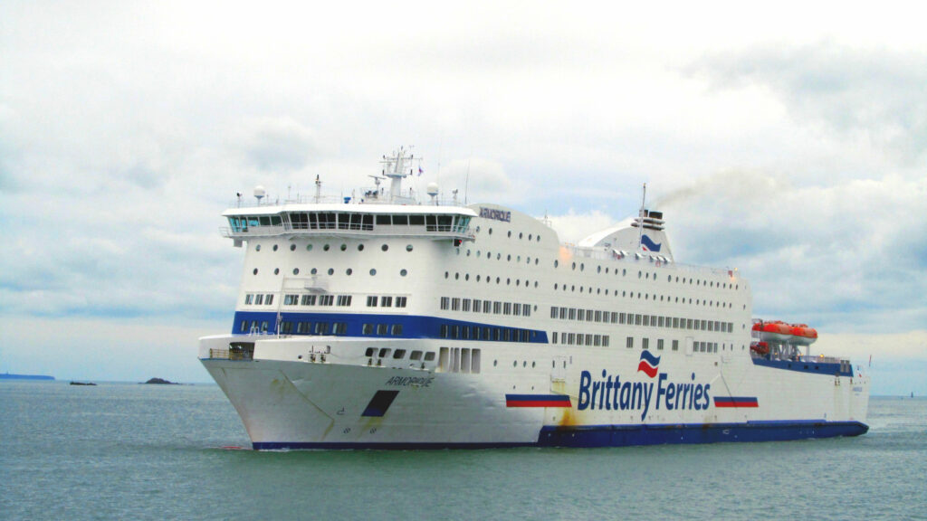 Armorique (2) arrivant à Saint-Malo