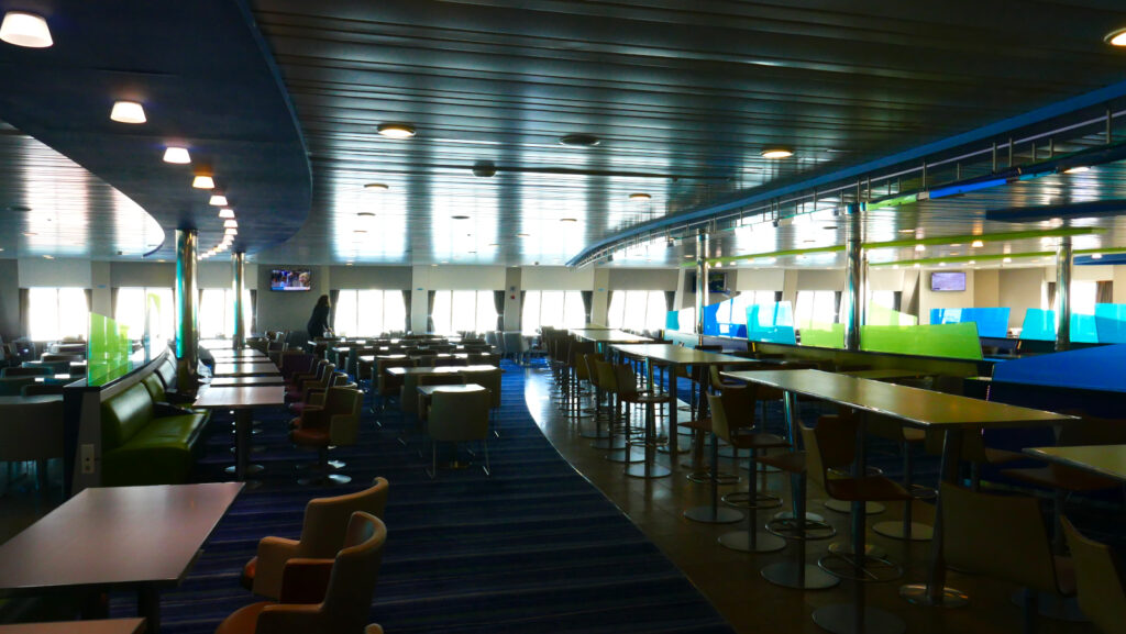 Salle de restauration du self-service d'Armorique (2)