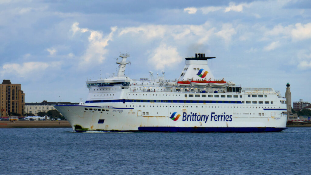 Bretagne arrivant à Portsmouth, en 2023