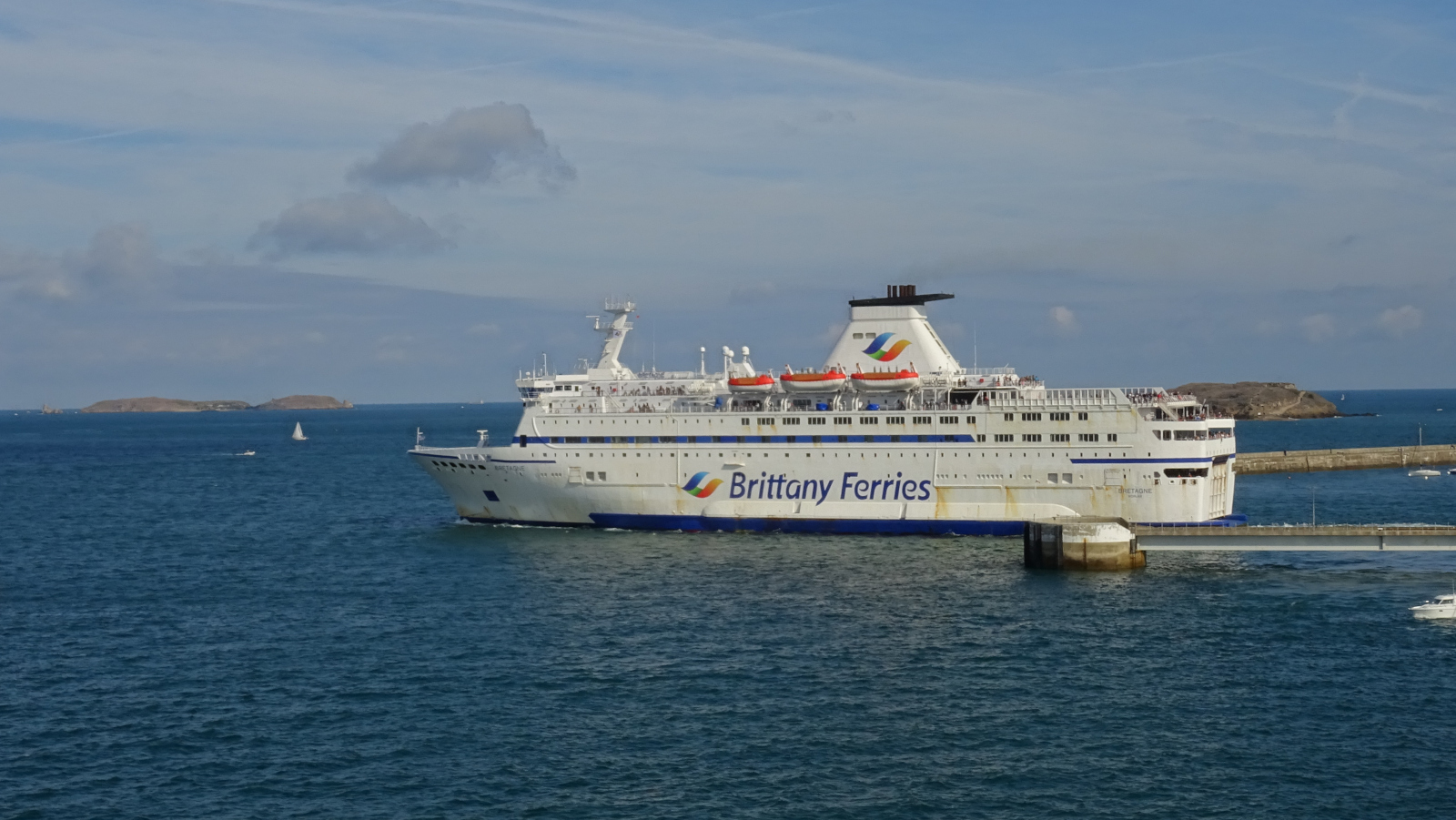 Bretagne appareillant de Saint-Malo, en 2019
