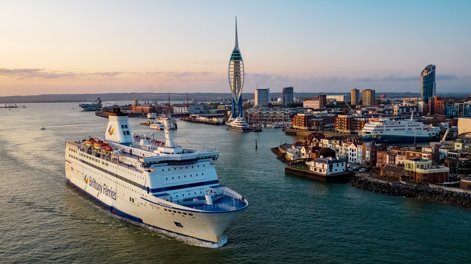 Saint-Malo appareillant de Portsmouth