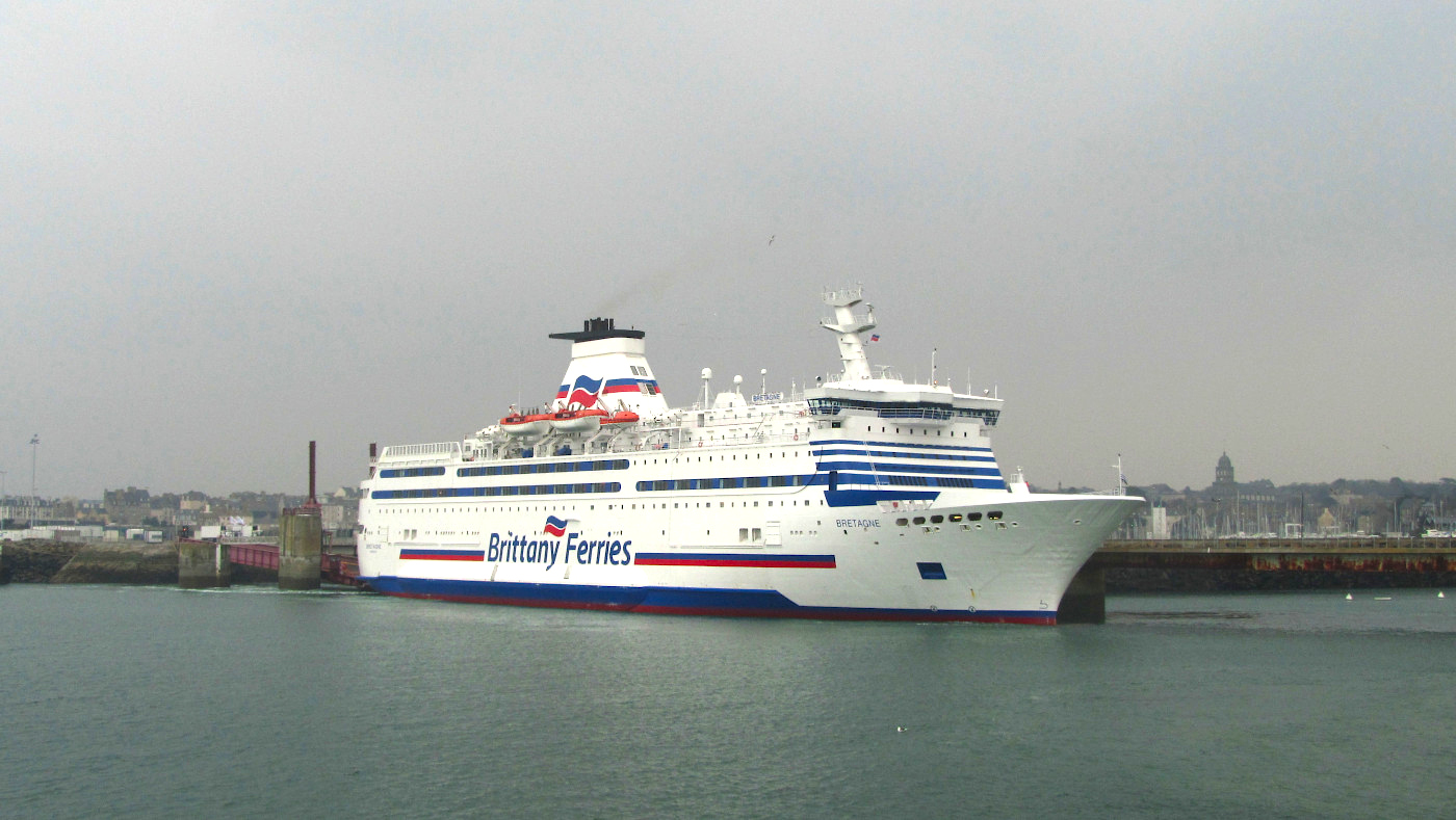 Bretagne amarré dans le port de Saint-Malo