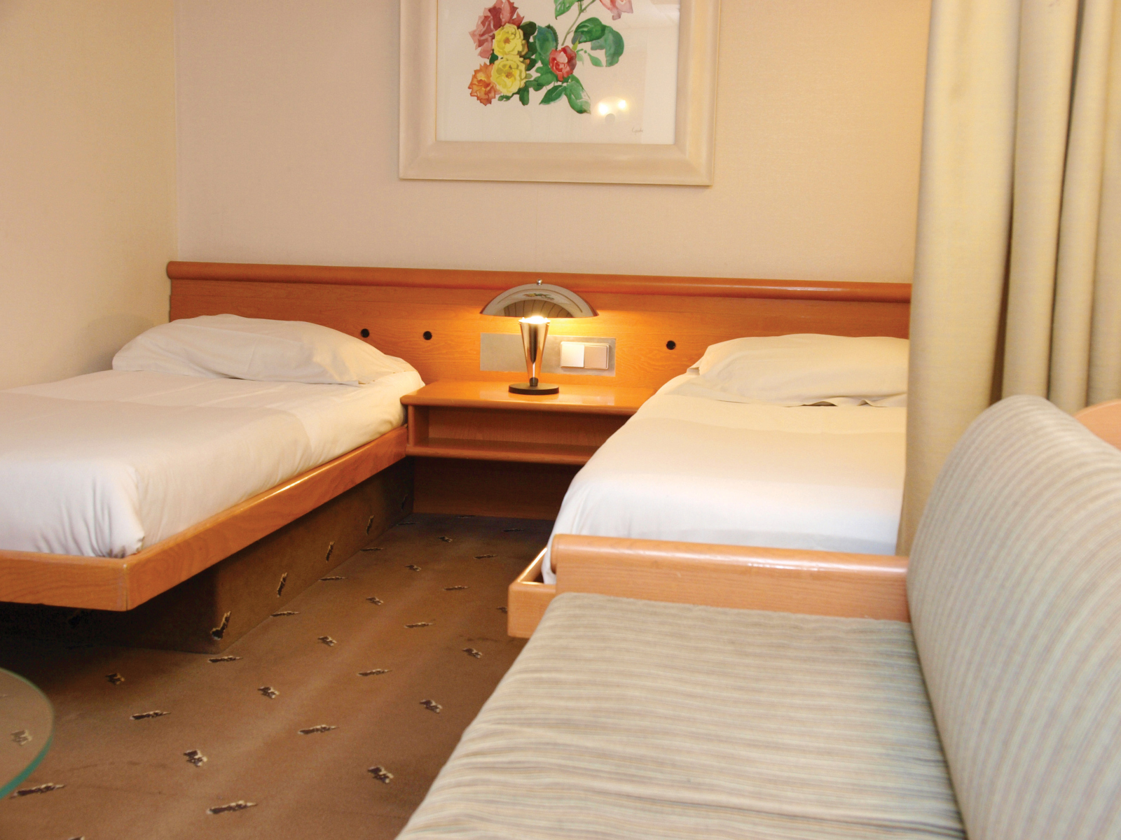 Le ferry Bretagne est le premier de la flotte à disposer de cabines Commodore, à l'instar de celle-ci.