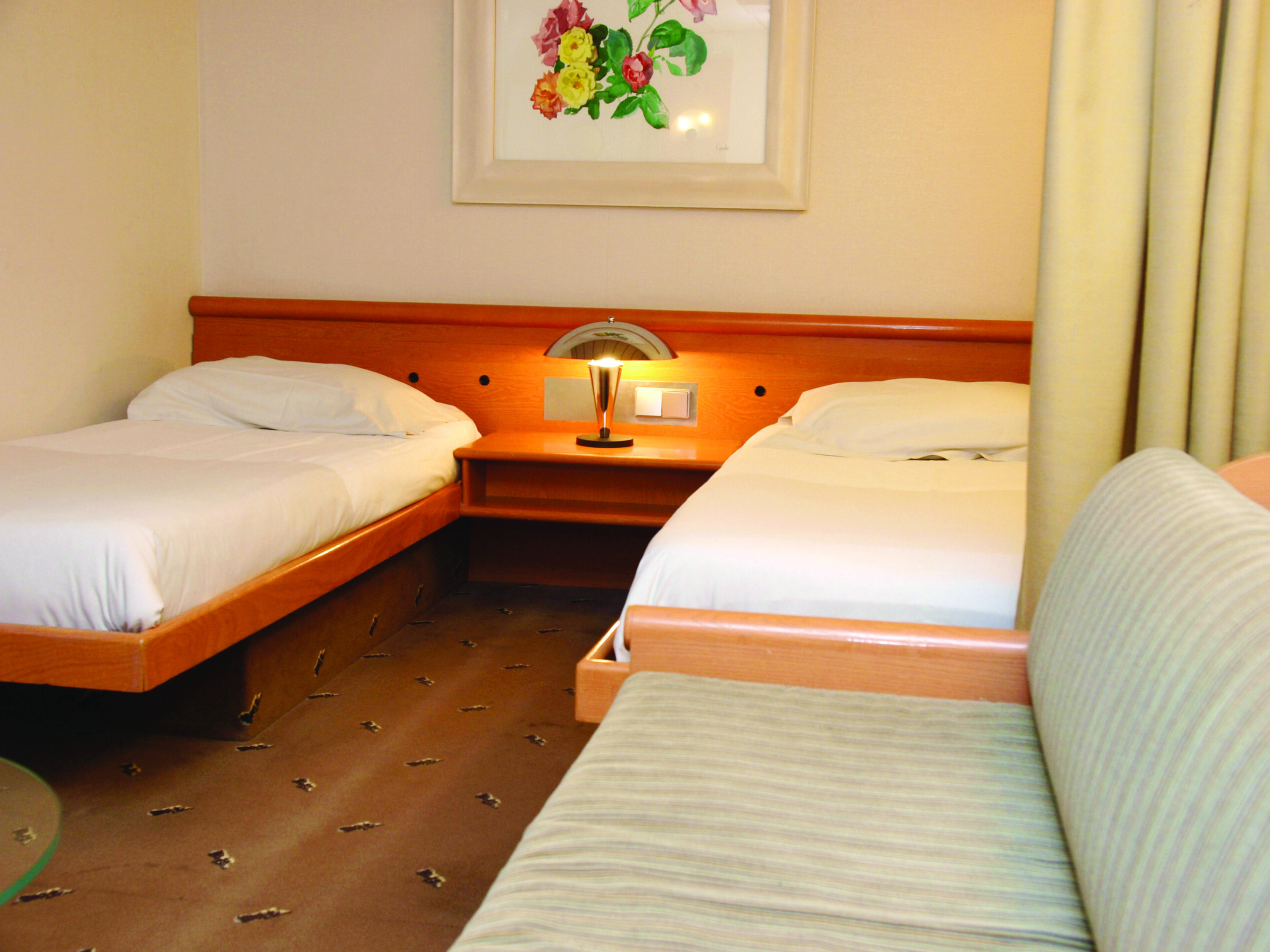 Cabine Commodore avec trois couchettes à bord du ferry Bretagne