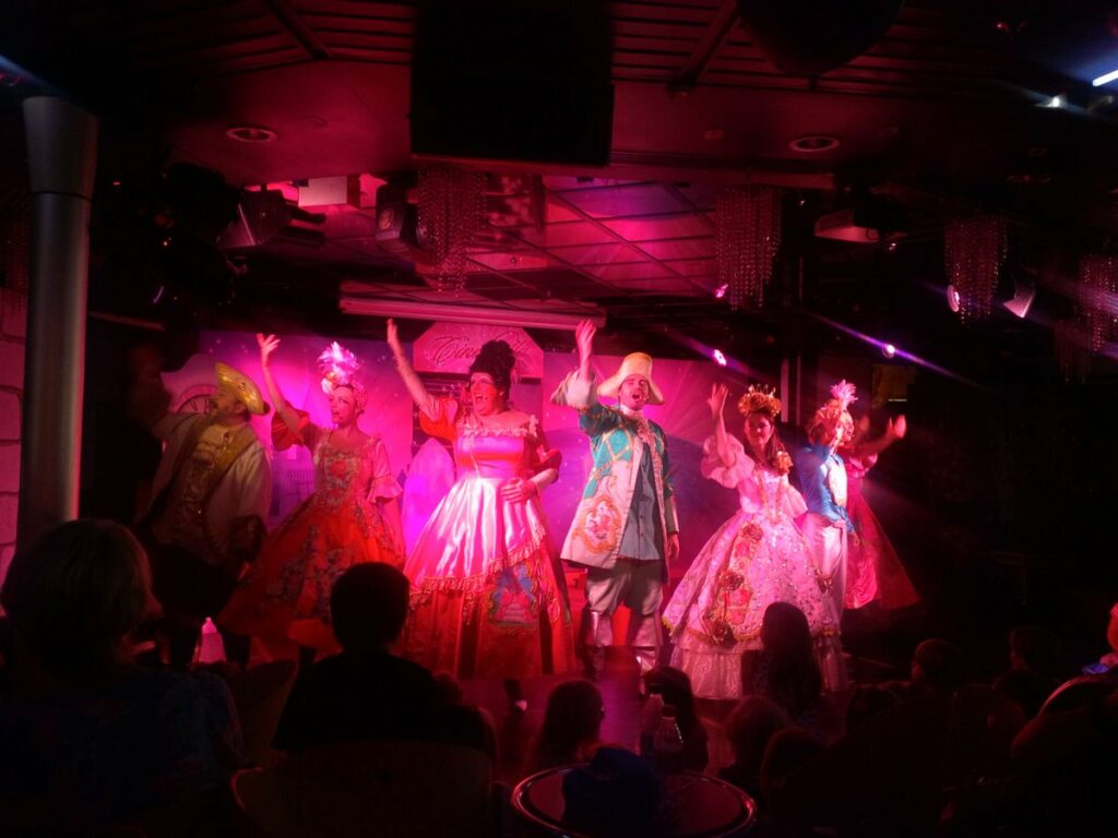 À bord de Bretagne, e bar le Gwenn-Ha-Du propose de l'animation à chaque traversée.