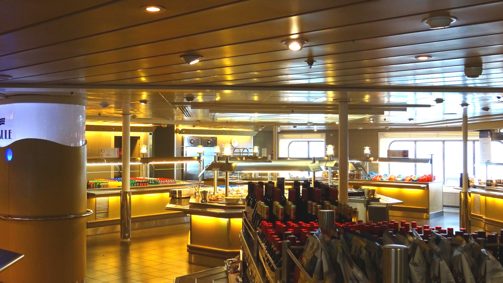 En plus de son restaurant à la carte, le car-ferry Bretagne dispose d'un restaurant self-service.