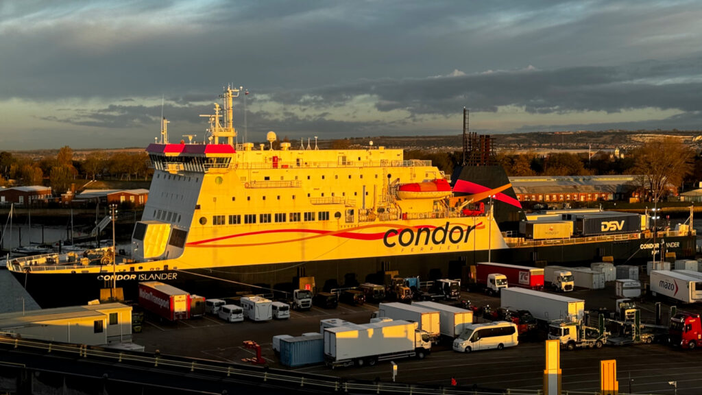 Condor Islander amarré à Portsmouth, en amont d'une traversée vers les îles Anglo-normandes