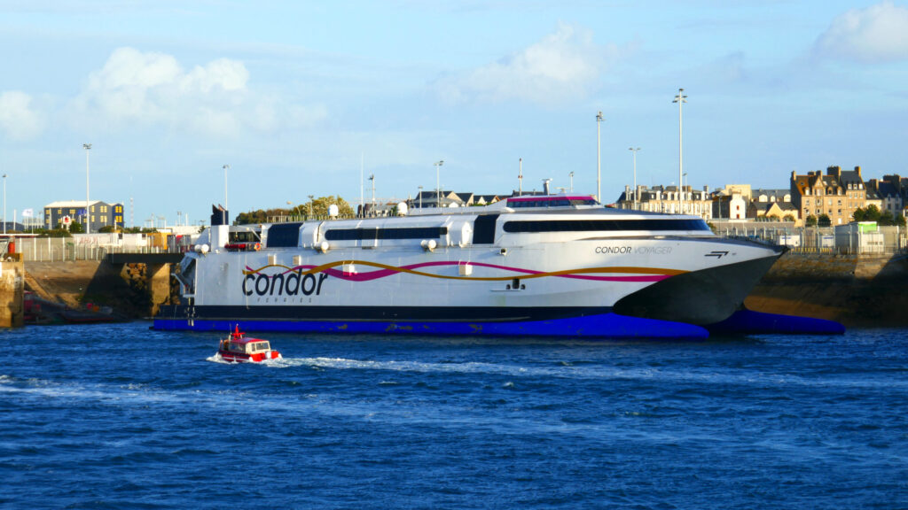 Condor Voyager amarré à Saint-Malo