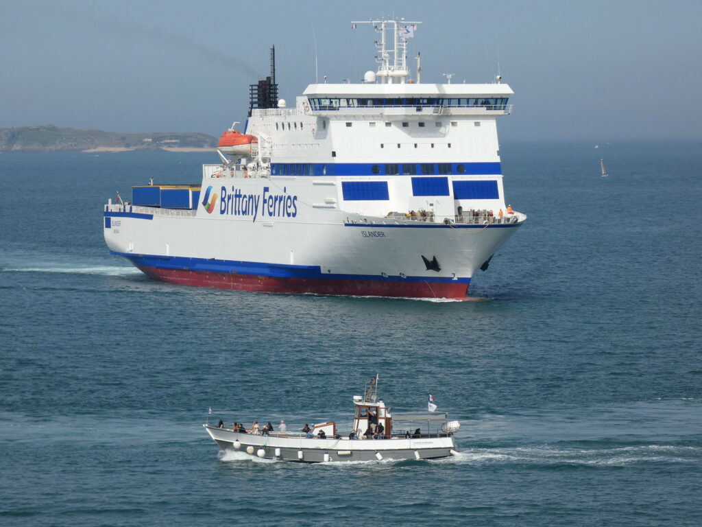Islander arrivant à Saint-Malo en provenance de Guernesey