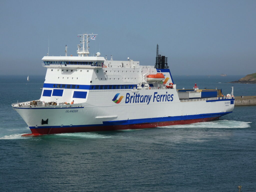 Islander arrivant à Saint-Malo en provenance de Guernesey