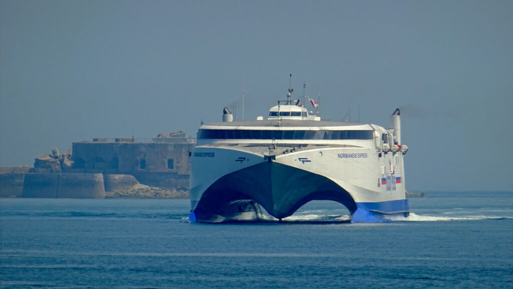 Normandie Express arrivant à Portsmouth depuis Cherbourg