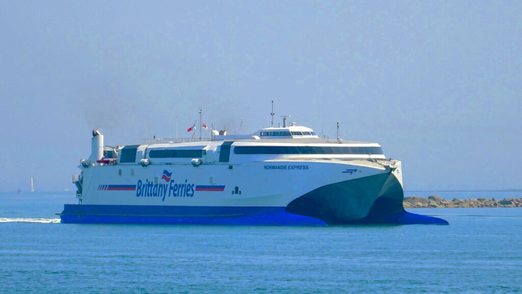 Normandie Express arrivant à Cherbourg depuis Portsmouth