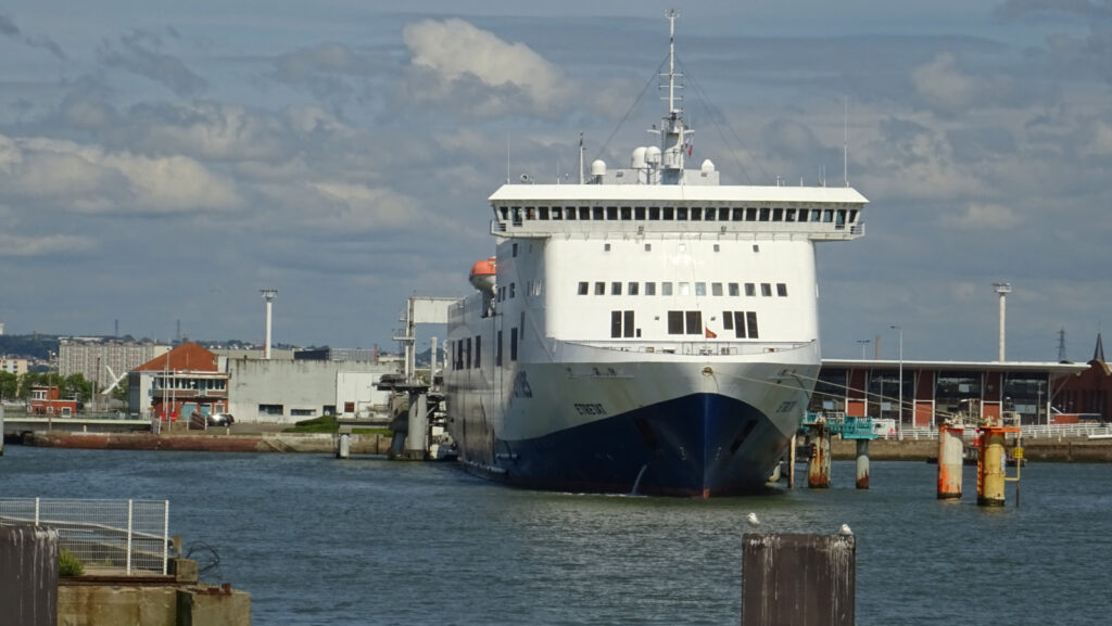 Étretat amarré dans le port du Havre