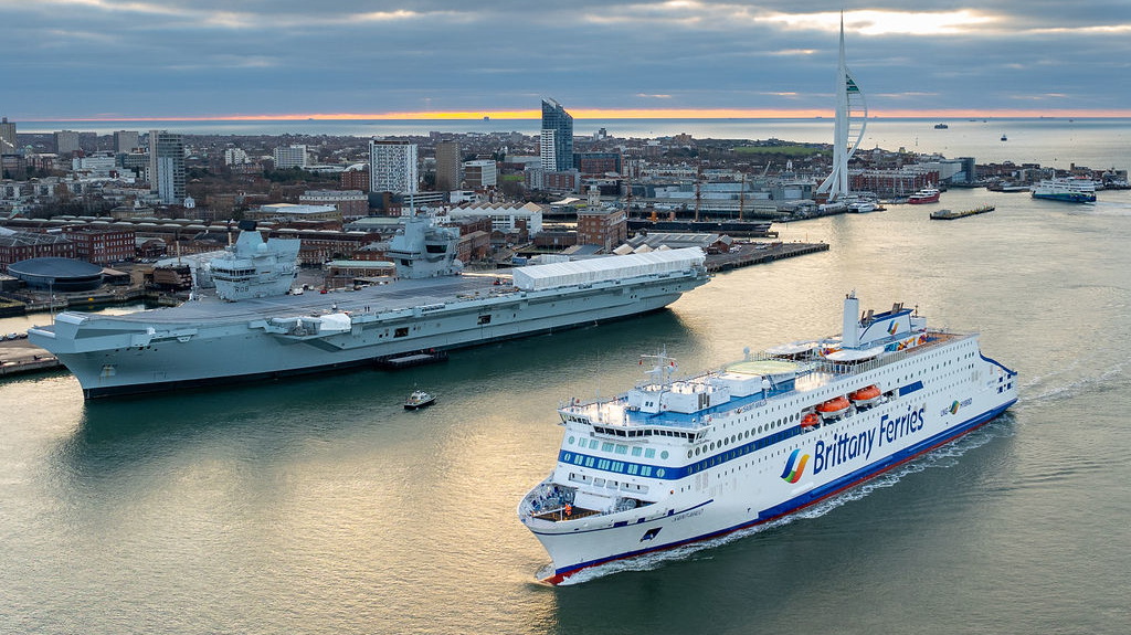 Saint-Malo, ferry hybride de Brittany Ferries arrive à Portsmouth