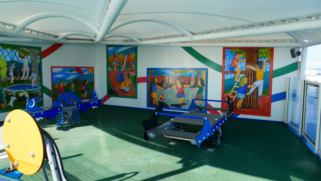 Aire de jeux pour enfants à bord de Salamanca