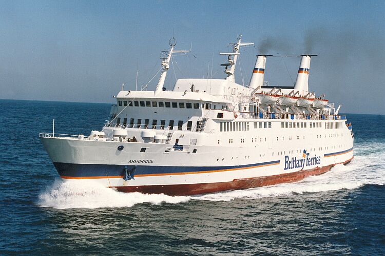 Ferry Armorique de Brittany Ferries alors qu'il est en mer.