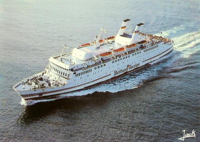 Carte postale du ferry Armorique de Brittany Ferries alors qu'il est en mer.