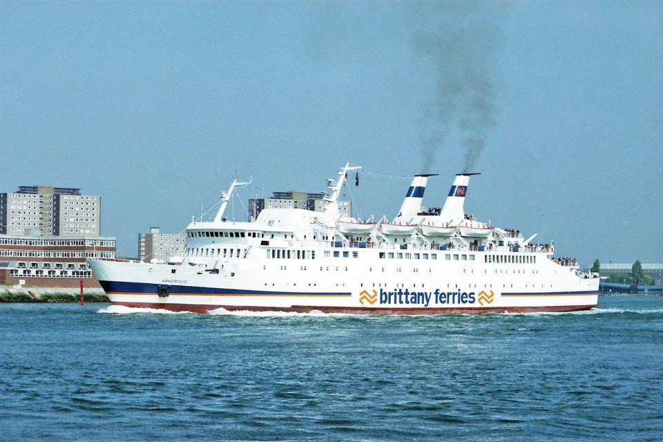 Ferry Armorique de Brittany Ferries, alors qu'il appareille de Portsmouth en direction de Saint-Malo.
