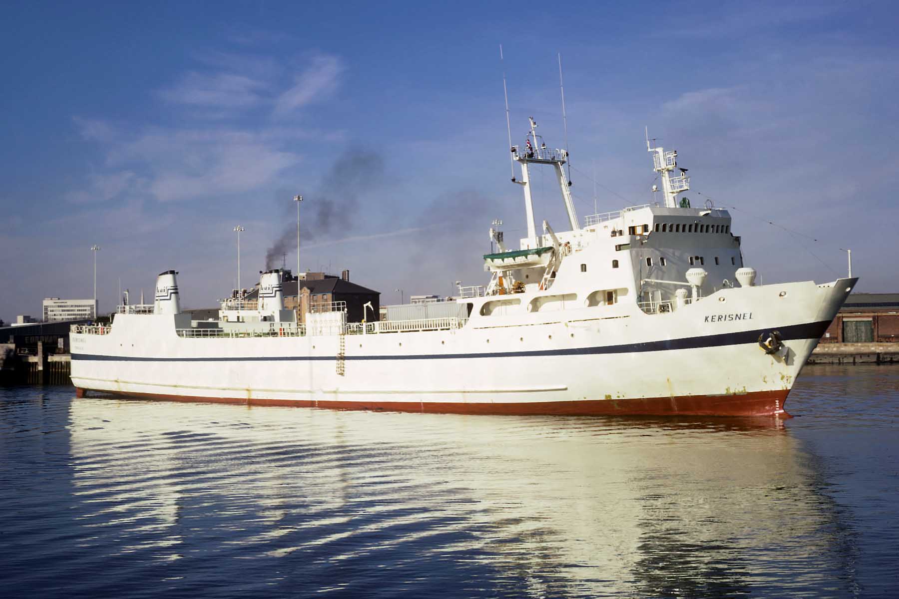 Lire la suite à propos de l’article M/V Kerisnel (1973-1974) – Brittany Ferries