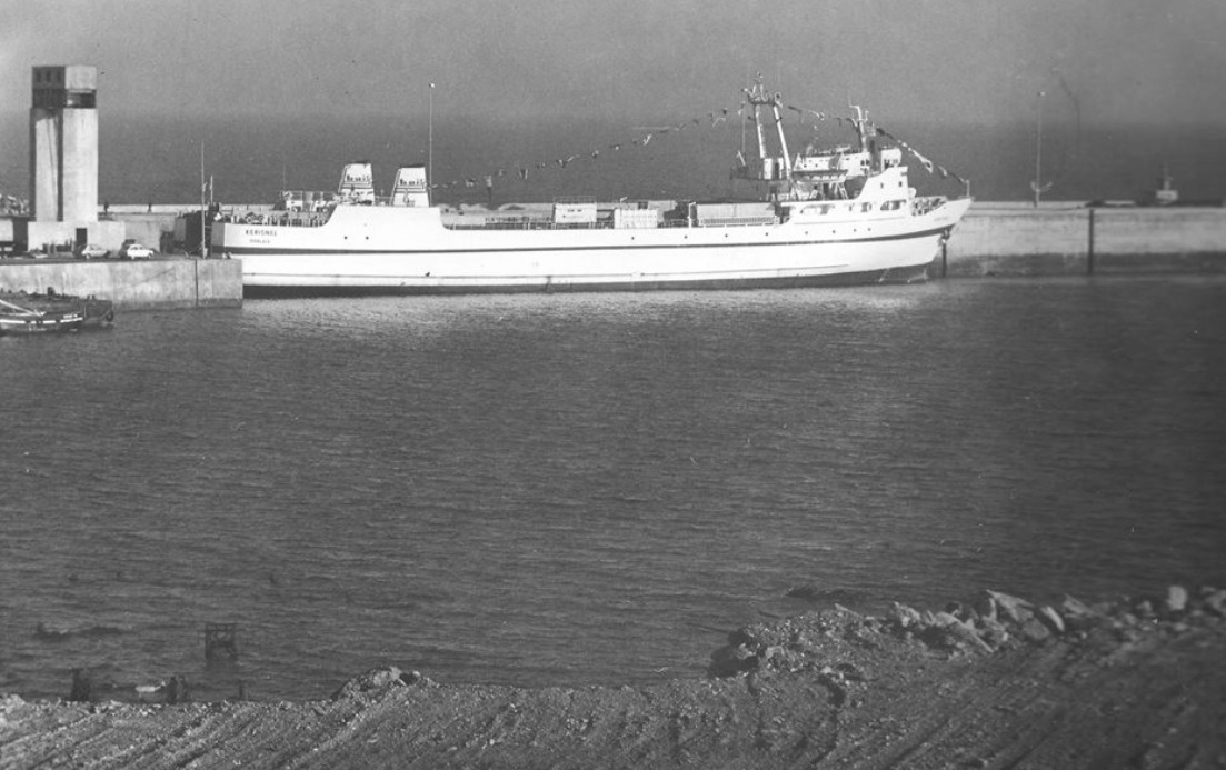 Ferry roulier Kerisnel de Bretagne Angleterre Irlande (Brittany Ferries), alors qu'il est amarré dans le port du Bloscon de Roscoff