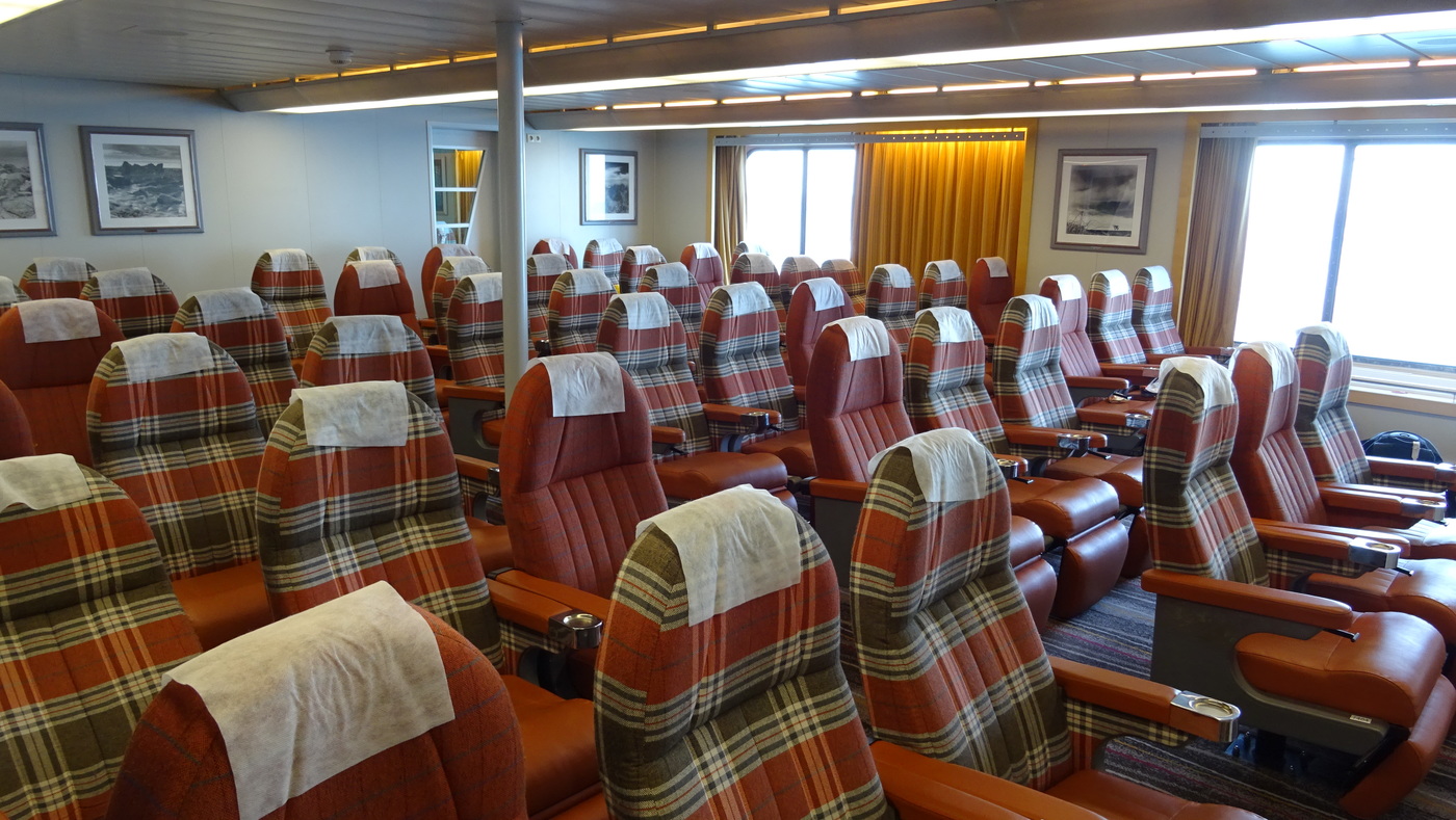 Salon de sièges Pullman à bord du ferry Normandie de Brittany Ferries.