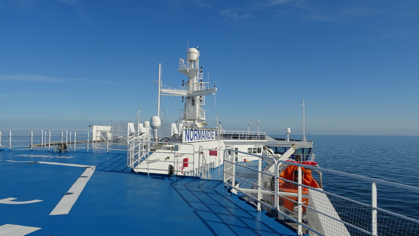 Mat radar du ferry Normandie de Brittany Ferries.