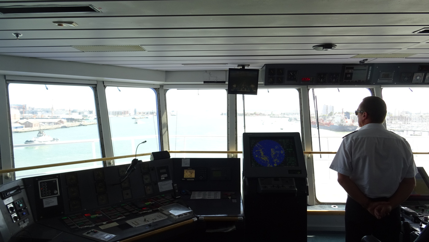 À l'intérieur de la passerelle du ferry Normandie de Brittany Ferries.