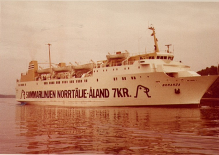 Le ferry Bonanza est affrété pour compléter la ligne Roscoff - Plymouth durant l'été 1976.