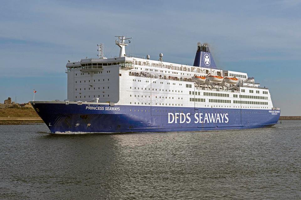 Le ferry King Seaways de DFDS arrive dans le port de Newcastle.