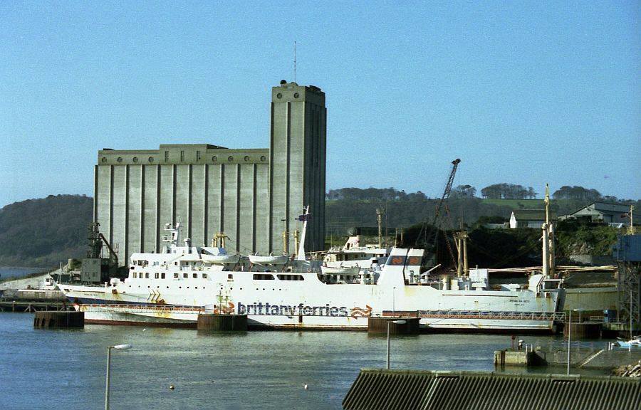 Navire Penn-Ar-Bed amarré dans le port de Millbay Docks, Plymouth