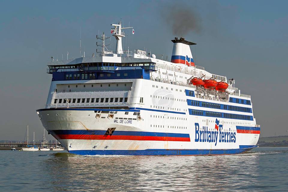 Ferry Val de Loire de Brittany Ferries arrivant à Portsmouth