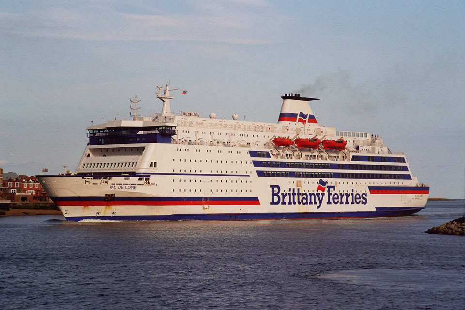 Ferry Val de Loire de Brittany Ferries arrivant à Portsmouth