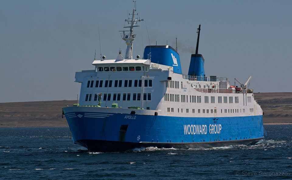 Le ferry Apollo du Woodward Group est photographié durant son service au Canada