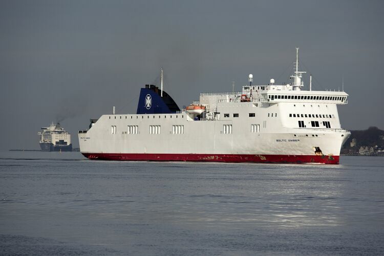 Le ferry Baltic Amber, en affrètement par DFDS, est photographié à Kiel.