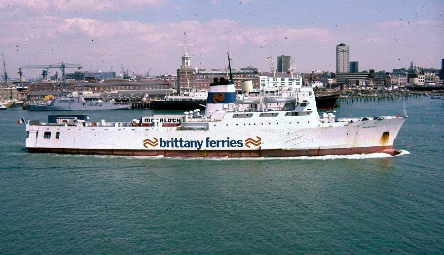 Lire la suite à propos de l’article M/V Breizh Izel (1980-1989) | Brittany Ferries
