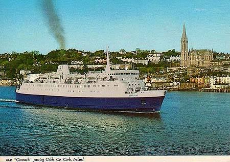 Carte postale du ferry Connacht de B&I Line, alors qu'il passe la ville de Cobh