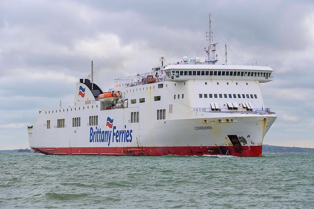 Le ferry Connemara de Brittany Ferries est photographié lors de son entrée dans le port de Portsmouth.