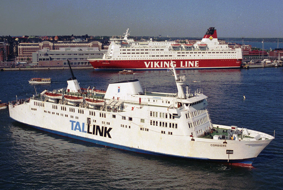 Le ferry Corbière de Tallink est photographié dans le port d'Helsinki.