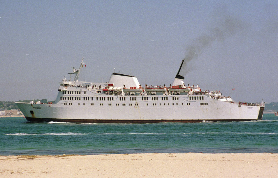 Le ferry Corbière, alors affrété par Truckline est photographié à son arrivée à Poole