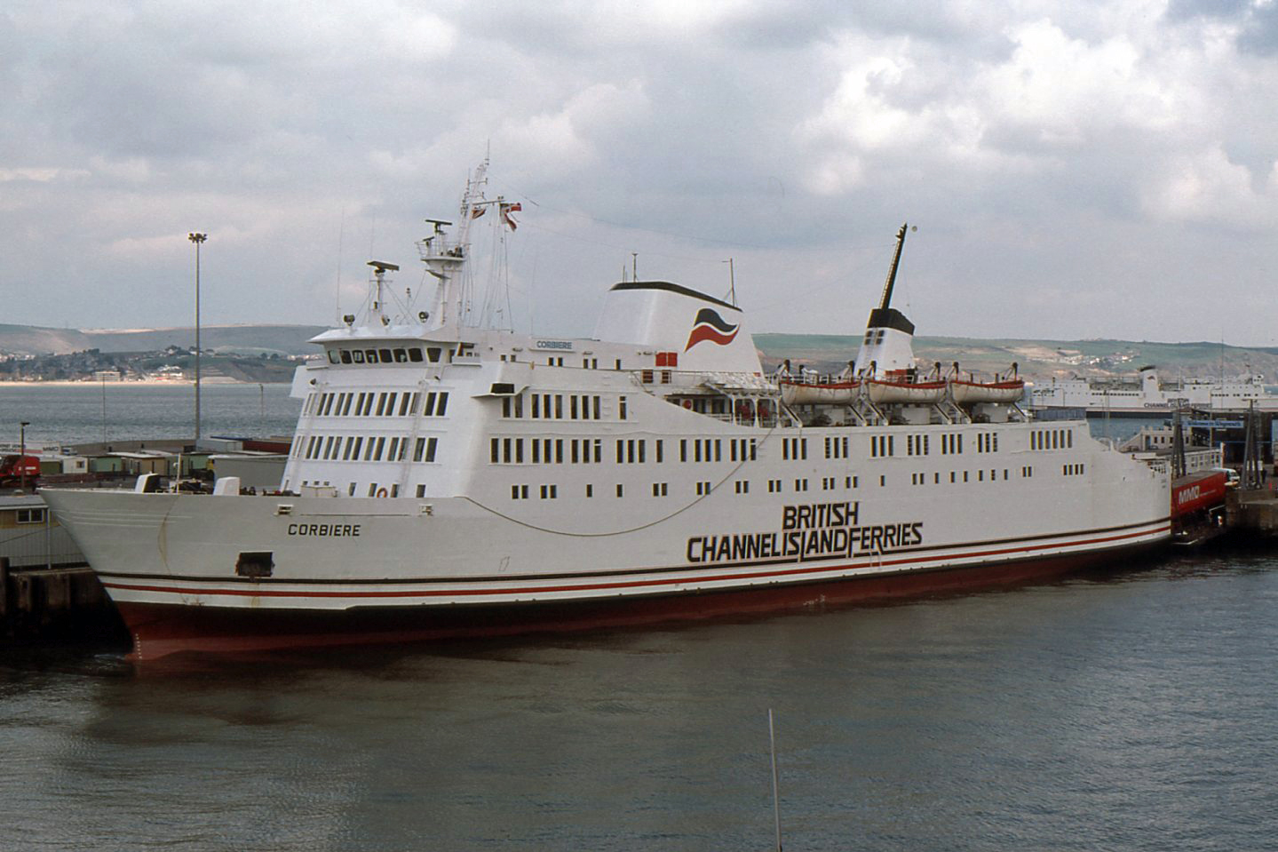 Le ferry Corbière de British Channel Island Ferries est phoographié dans le port de Weymouth.
